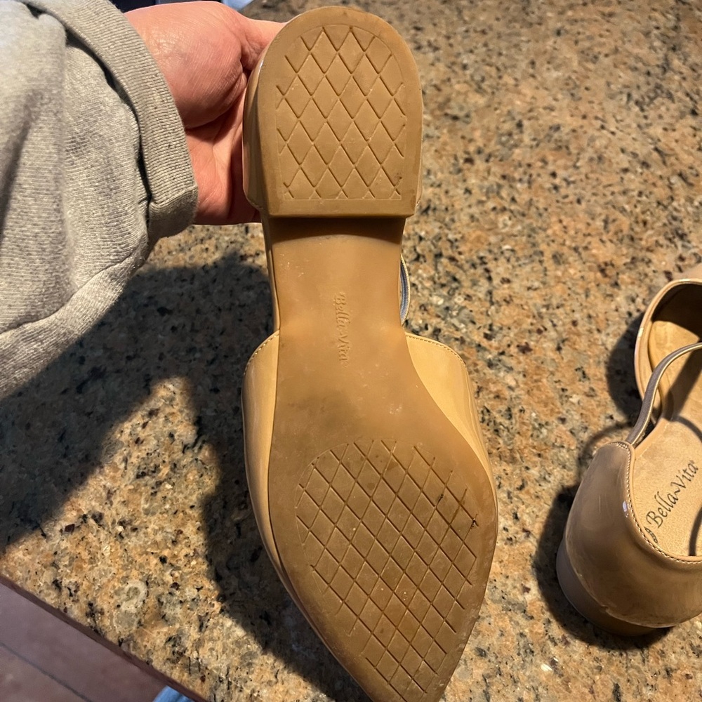 Bella Vita Nude Patent Pointed T-Strap Flats-9ww - Picture 4 of 4